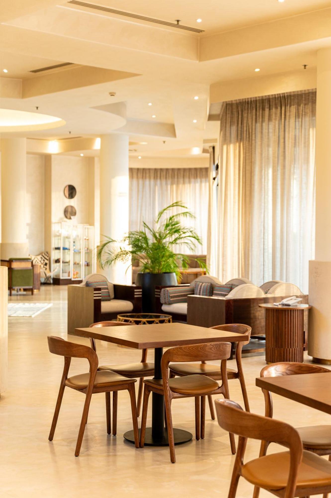 Majestic Cove Hotel - Formerly Le Meridien Fairway Dubai Exterior photo